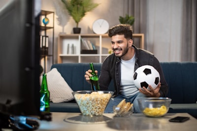 من هو اللاعب الوحيد الذي فاز بدوري أبطال أوروبا مع ثلاثة أندية مختلفة؟
